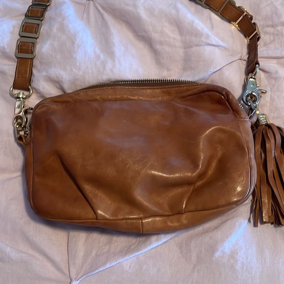 British tan Tory Burch bag with removable strap - Picture 6 of 9